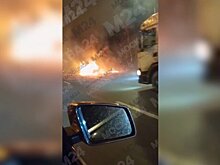 Легковая машина врезалась в грузовик и загорелась на 101-м км МКАД