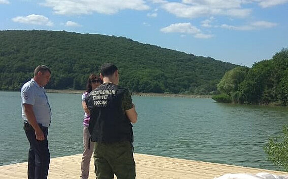 В Краснодарском крае в озере утонул турист, прыгнувший в воду с пирса