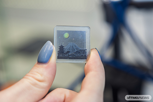 Ученые разработали модель для предсказания параметров лазерного переноса металлов на стекло