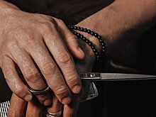 Знаменитости отрезали волосы на камеру в знак поддержки протестов в Иране
