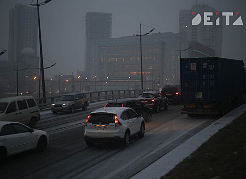 Неопытный водитель чуть не угробил трёх пассажиров в центре Владивостока