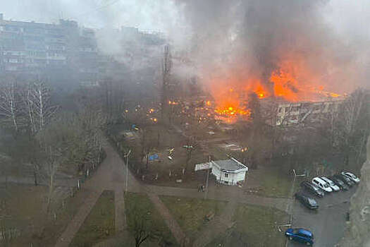 На Украине сообщили о гибели людей после падения вертолета в Броварах Киевской области