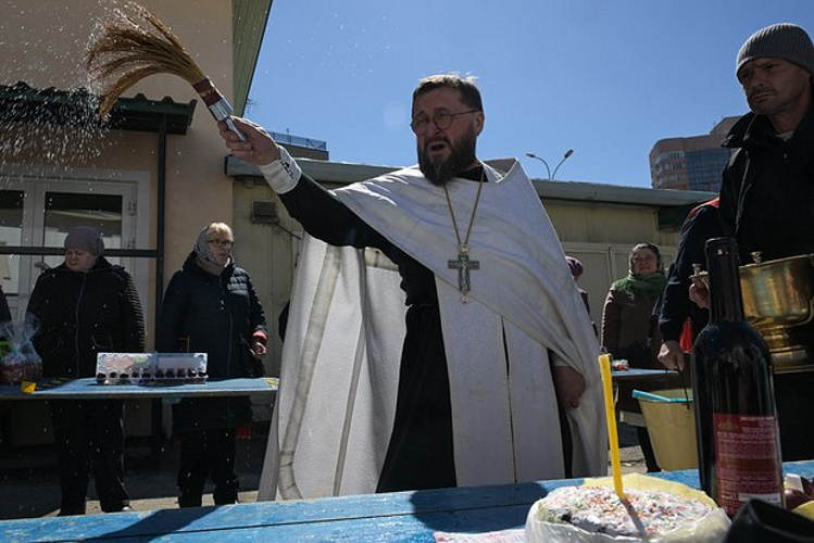 Священник объяснил бессмысленность покупки освященных куличей