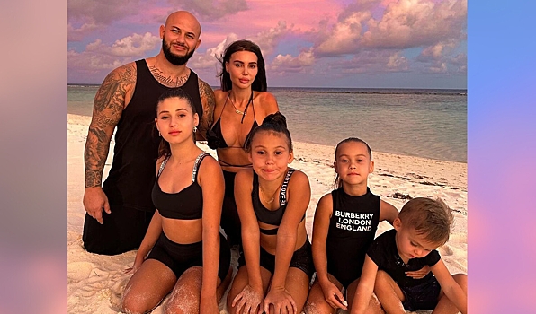 12-летняя дочь Самойловой и Джигана начала работать официанткой