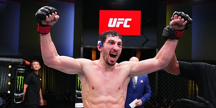 Петросян проиграл Феррейре на турнире UFC 313