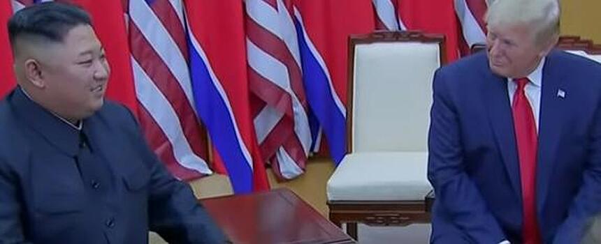 Репортер CNN: пресс-секретарь Трампа получила ушибы в драке журналистов