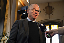 Министр обороны Норвегии уйдет в отставку после публикации о связи со школьницей