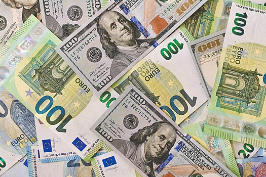 Солид банк с 1 февраля вводит комиссию за хранение долларов и евро