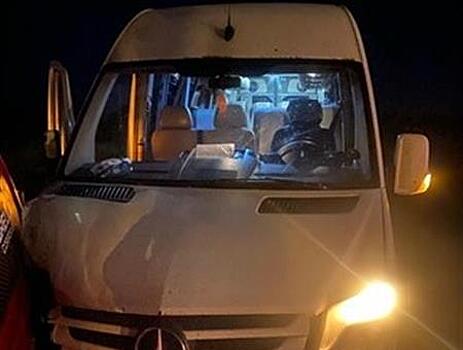 Под Тольятти водитель микроавтобуса врезался в легковушку