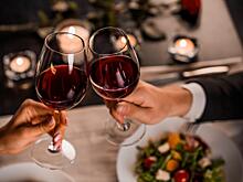 Два бокала вина могут оказаться калорийнее гамбургера — исследование: Новости ➕1, 16.02.2022