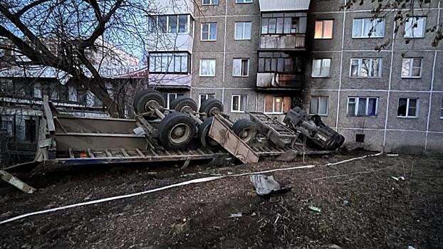 В Челябинской области автоинспекторы устанавливают обстоятельства смертельного ДТП с участием фуры