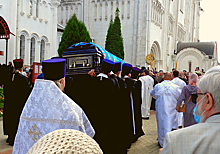 Митрополита Евлогия похоронили в Успенском соборе Владимира