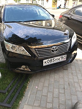 Против автохамов на Садовой не помогли ни столбики, ни ограждения