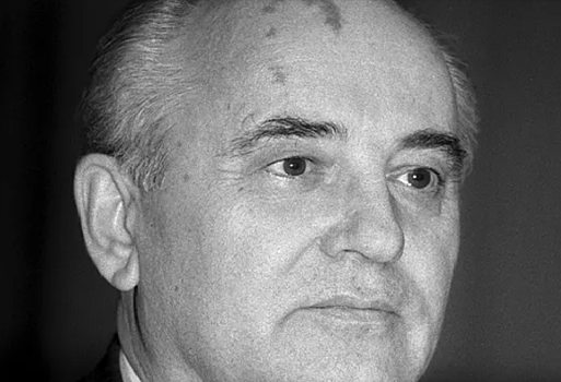 Что первое сделал Горбачев после смерти Черненко