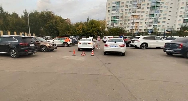 Иномарка сбила семилетнего ребенка на парковке в Дзержинске