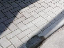 В Саду-усадьбе в Куркине отремонтировали бордюры