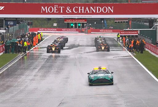 «За сейфти-каром почти ничего не видно». Старт гонки Формулы 1 в Спа отложен из-за дождя