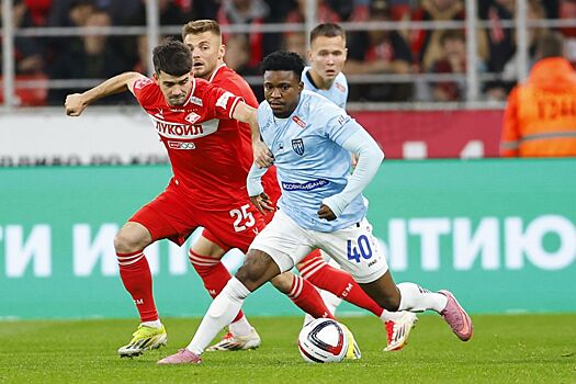 Олусегун вновь вызван в сборную Нигерии, он дебютировал в матче с Россией