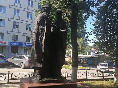 В Тверской области памятник Петру и Февронье перенесли на новое место