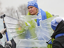 Мастер-класс по ваянию ледяных скульптур провели в московском парке