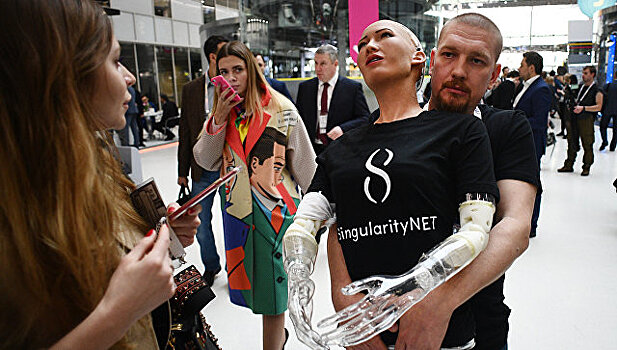 Робот-гуманоид София обещает людям лучший мир