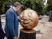 В Курск привезли бронзовую скульптуру Колобка