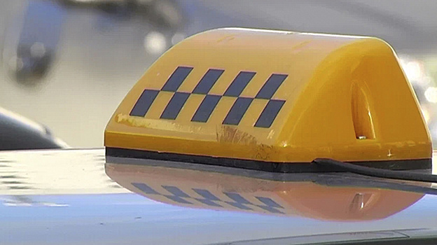 Автоинспекторы обрушились с проверками на таксистов Салехарда