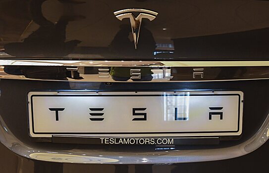 Tesla снизила цены на кроссовер Model X