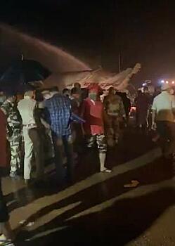 Самолет выкатился за пределы взлетной полосы в индийском штате Керала