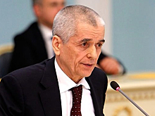 "Пусть люди отдыхают": Онищенко выступил против отмены новогодних мероприятий из-за COVID-19