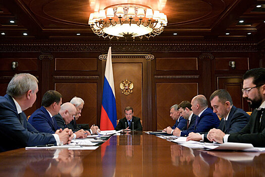 Дмитрий Медведев призвал не сдавать позиции в космосе