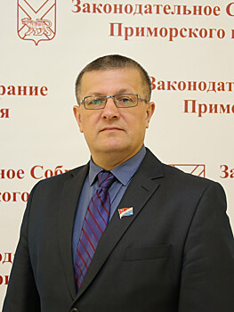 Владимир Хмелев поздравил учителей с профессиональным праздников в Партизанске