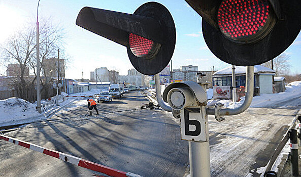 В Тверской области автомобиль врезался в поезд