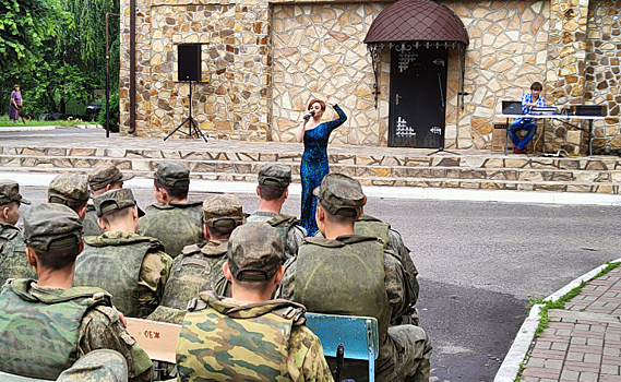 Артисты курской филармонии выступили перед солдатами, участвующими в СВО