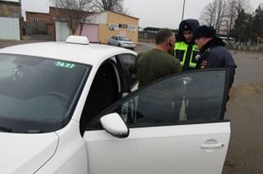 В Красногвардейском районе полицейские провели рейд «Такси»
