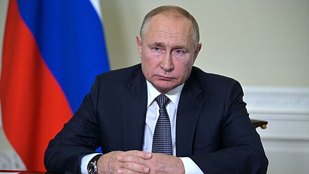 Путин поручил представить комплекс мер по сдерживанию цен на продукты