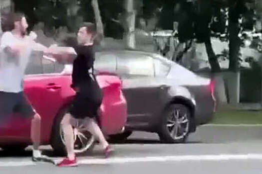 В Уфе на видео попало, как водители подрались на проезжей части