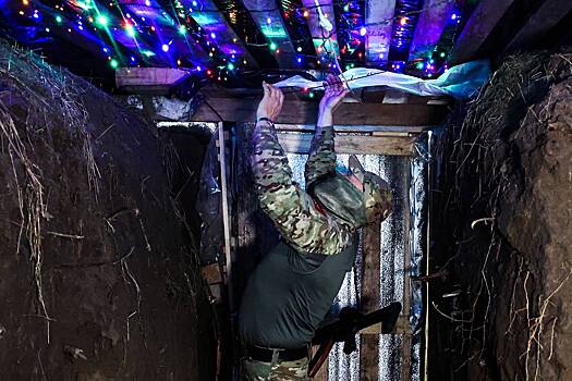 Елка из гранатомета, гирлянды в блиндажах и иконки в подарок. Как бойцы СВО будут встречать четвертый Новый год на фронте