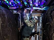 Елка из гранатомета, гирлянды в блиндажах и иконки в подарок. Как бойцы СВО будут встречать четвертый Новый год на фронте