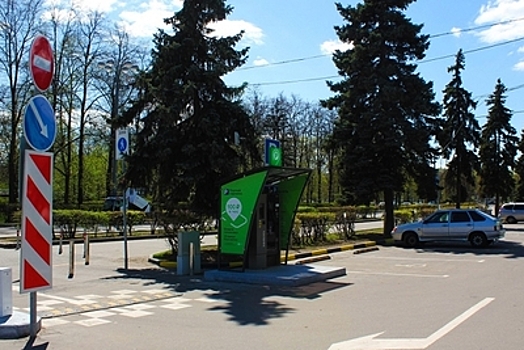 Москвичи считают главными проблемами города парковки и штрафы