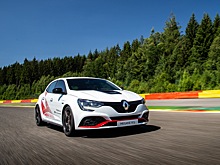 Самый быстрый Renault побил второй рекорд Honda Civic Type R