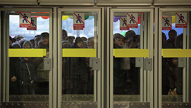 В Петербурге закрыли станцию метро из-за бесхозной сумки
