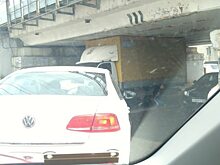 Очередной водитель ГАЗели застрял под «мостом глупости» в Саратове