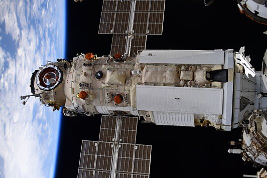 Российские космонавты не смогли подключить сетевой кабель к новому модулю МКС