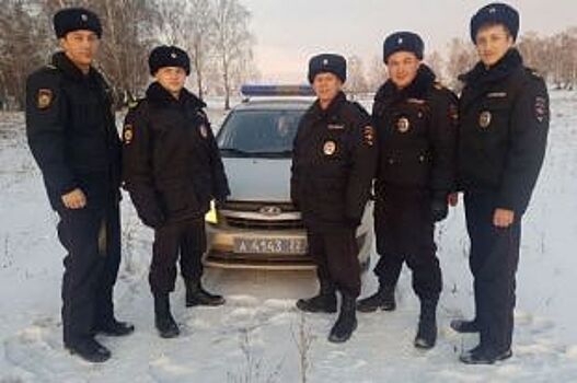 Алтайские полицейские нашли заблудившегося в лесу охотника