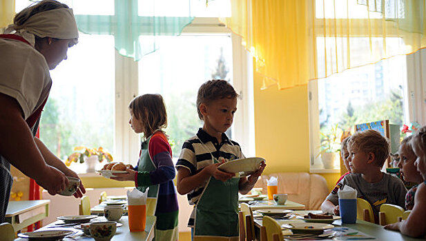 "Борьба с ветряными мельницами": в 10% детсадов Крыма кормят фальсификатом
