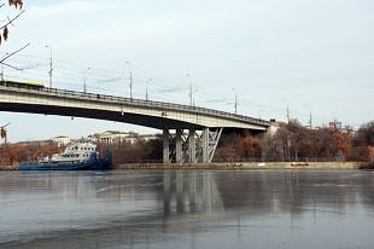 Почему в Волгограде вода в Волге позеленела зимой?