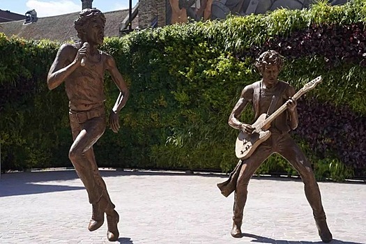 В Англии открыли прижизненный памятник основателям The Rolling Stones