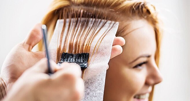 Окрашивание и выпрямление волос грозит развитием рака