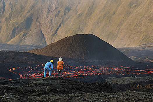 Проснувшийся в Исландии вулкан выставили на продажу